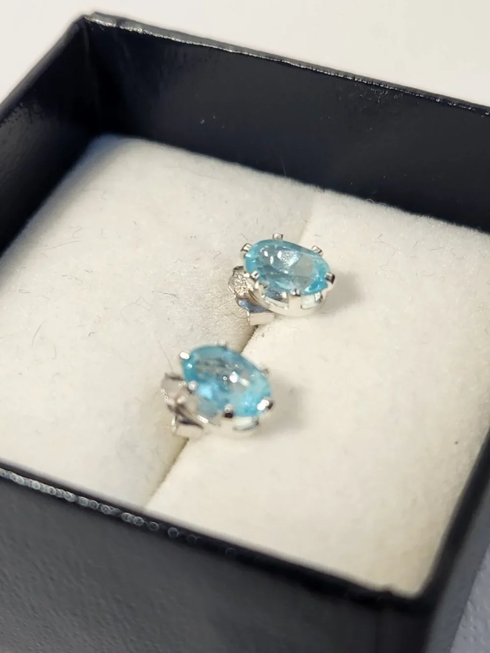 NIB Natural Blue Apatite 7x5mm 925 Stud Earrings